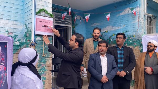 آغاز رسمی مسابقات فرهنگی هنری با نواختن زنگ جشنواره فردا و جشنواره ماها در مدرسه تکتم 