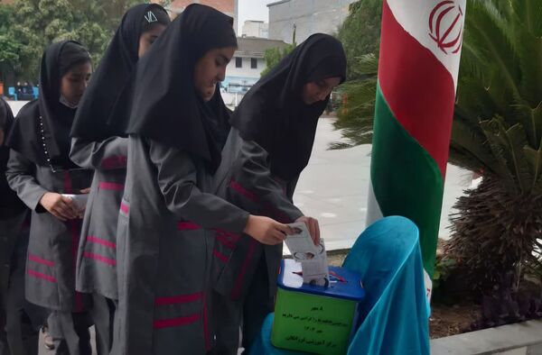 جشن عاطفه‌ها در دبیرستان فرزانگان قائمشهر