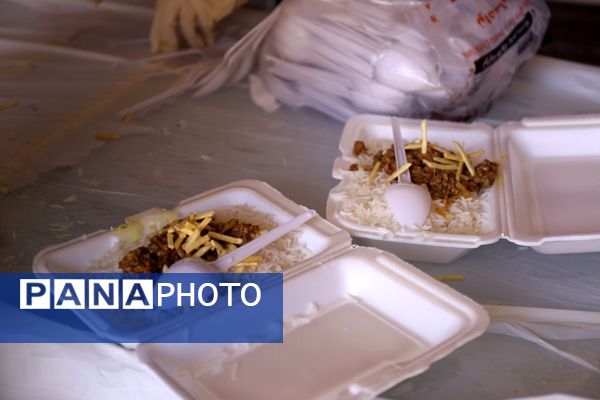  پخش 8600 غذای گرم با همت مرکز نیکوکاری شهید مهدی باکری و موسسه نذرواره در تبریز