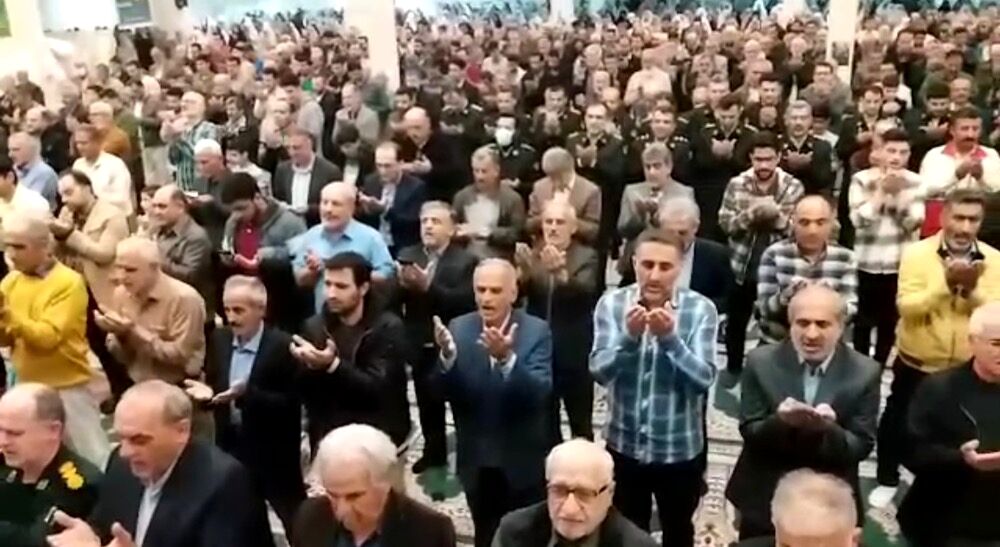 املشی‌ها دوشادوش یکدیگر نماز عید سعید فطر را اقامه کردند