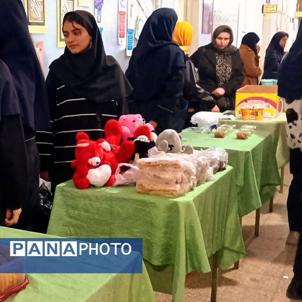 نمایشگاه هفته هنرهای مدرسه (ماها) در دبیرستان سمیه بجنورد