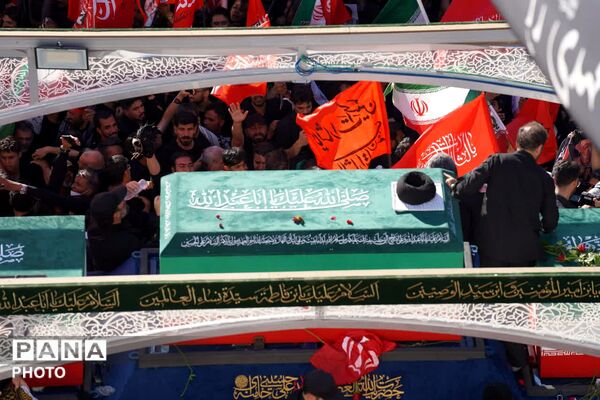 حماسه وفاداری بیعت در پایتخت معنوی ایران؛ بدرقه میلیونی آقای شهید ایران در مشهد مقدس 