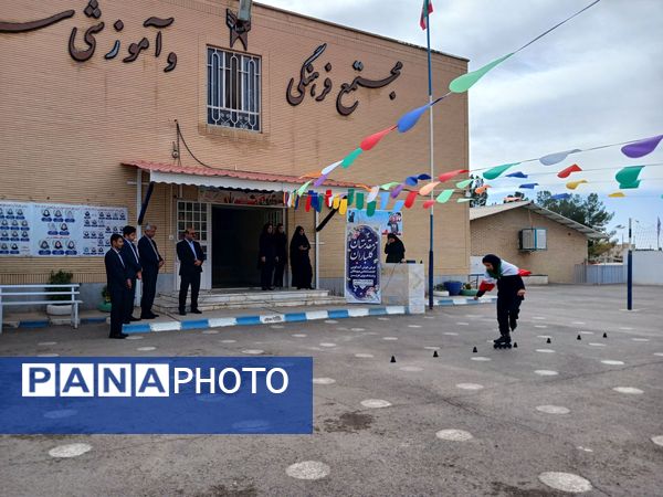 بازدید مدیر آموزش و پرورش کاشمر از نمایشگاه دبیرستان سما