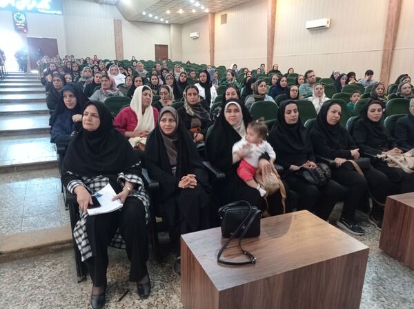 جلسه انجمن اولیا و مربیان دبیرستان پویش در تالار معلم شیراز