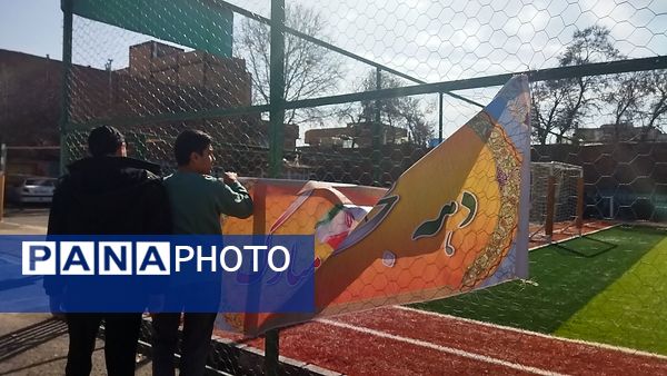 تزیین دبیرستان شاهد ابوذر غفاری نیشابور به مناسبت دهه فجر 