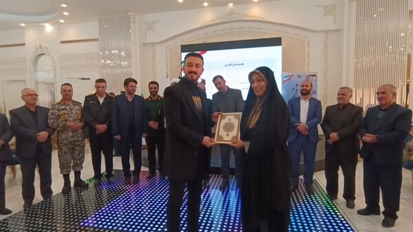 تقدیر از منتخبین کنکور ۱۴۰۳-۱۴۰۴ در جشنواره «فخر» خسروشاه