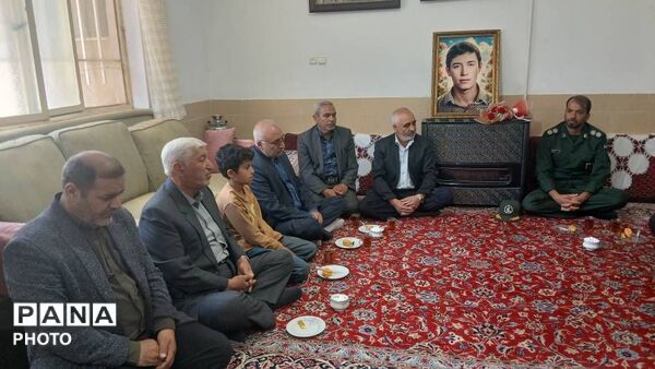 مسئولان شهر صفی آباددر جمع فرهنگیان؛ از دیدار با امام جمعه تا تجدید میثاق با شهدا 