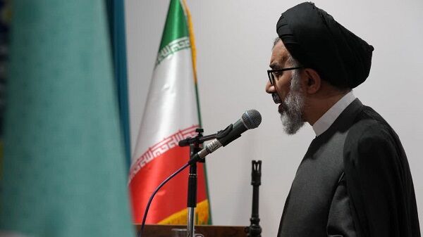 حضرت معصومه (س) الگویی بی‌نظیر برای دختران امروز است 