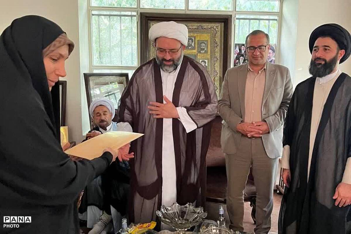 آیین تقدیر از اعضای ستاد نماز جمعه فیروزکوه با حضور مدیر دفتر نمایندگی شورای سیاست‌گذاری ائمه جمعه استان تهران