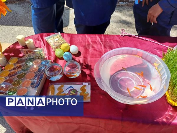 بازارچه کاروفناوری در دبیرستان حاج آقا توکلی زرقان 