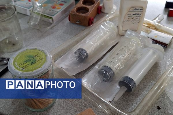 داوری مرحله استانی محور فعالیت های آزمایشگاهی جشنواره نوجوان خوارزمی در پژوهشرای دکتر حسابی