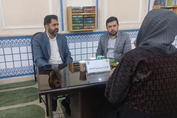 میز خدمت استاندار فارس ویژه جوانان و دانشجویان