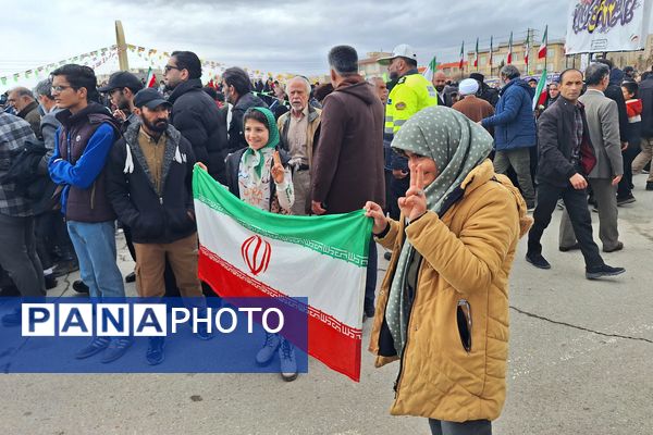 حضور اقشار مختلف مردم پردیس در راهپیمایی ۲۲بهمن 