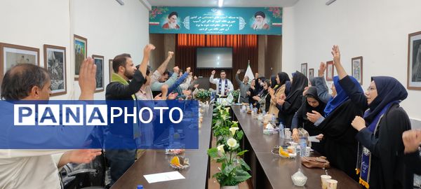 جلسه تقدیر از عوامل اجرایی همایش بزرگ یاوران مقاومت در کانون باهنر بجنورد