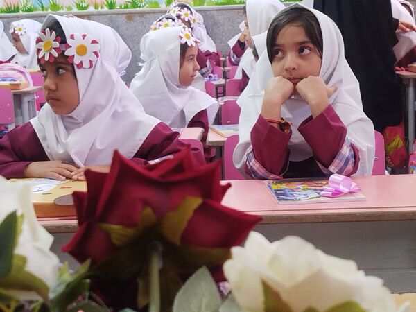 طلوع شکوفه‌های امید در دبستان امین زاده فاروج 