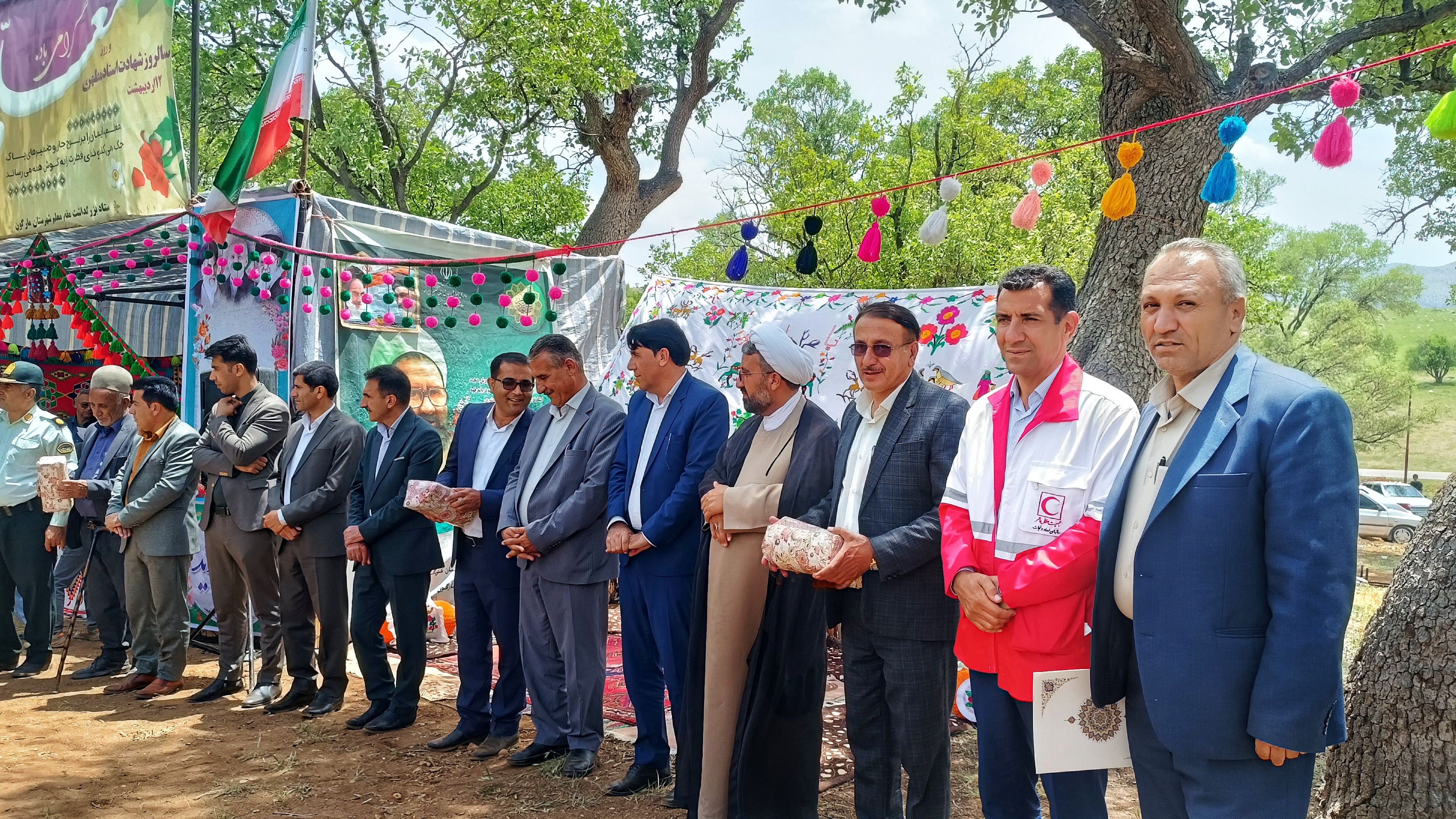 جشن باشکوه بزرگداشت مقام معلم در شهرستان مارگون