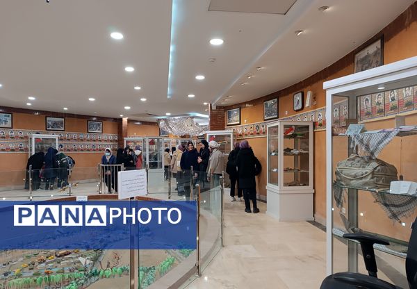 یادمان شهدای گمنام و موزه آثار شهدا و ایثاگران میزبان دانش‌آموزان دبیرستان هدی 2