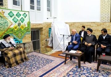 دولت با حفظ اقتدار ملی و در چارچوب عزت، حکمت و مصلحت امور کشور را پیش می‌برد