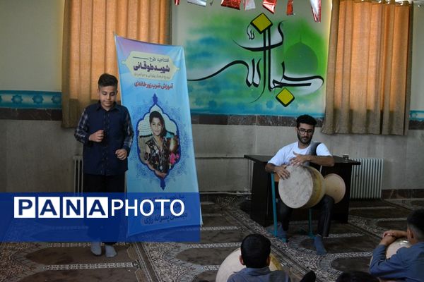 آموزش ضرب زورخانه‌ای در دبستان رازی ناحیه دو بهارستان