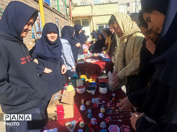 بازارچه دانش‌آموزی در دبیرستان علی افشارنژاد