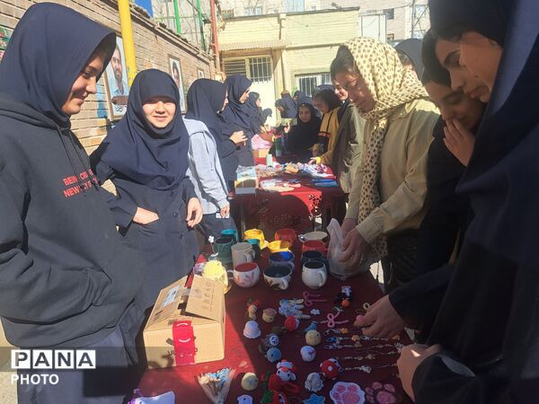 بازارچه دانش‌آموزی در دبیرستان علی افشارنژاد