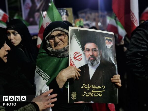 فرهنگیان و دانش‌آموزان گلوگاه یک‌صدا برای انقلاب