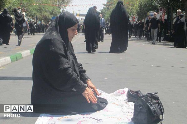 حضور میلیونی زائران در مشهد