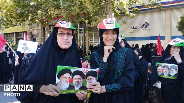 تشییع پیکر مطهر رهبر شهید و خانواده ایشان در مشهد