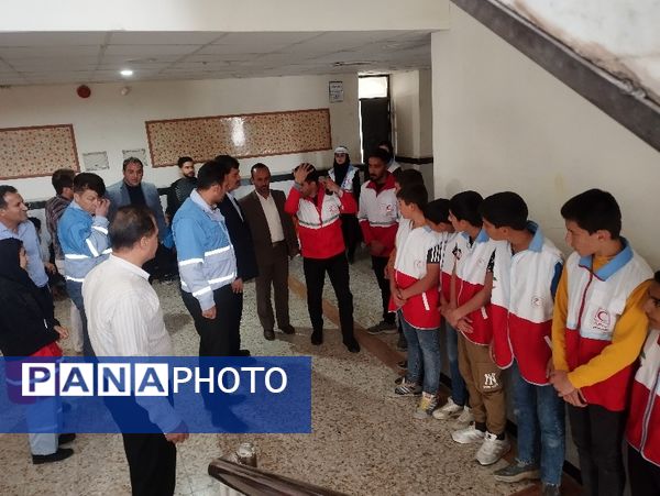 مانور زلزله در دبیرستان شهید مراتی خانلق