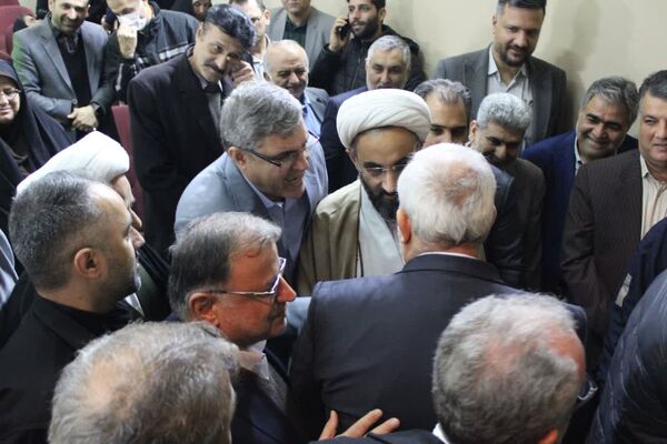 وزیر نیرو برای افتتاح پروژه‌های دهه فجر وارد آزادشهر شد