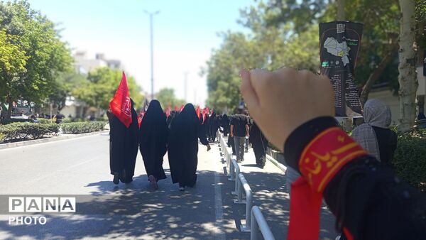 میراث خونین؛ مشهد در تپش قلب عشق به رهبر شهید