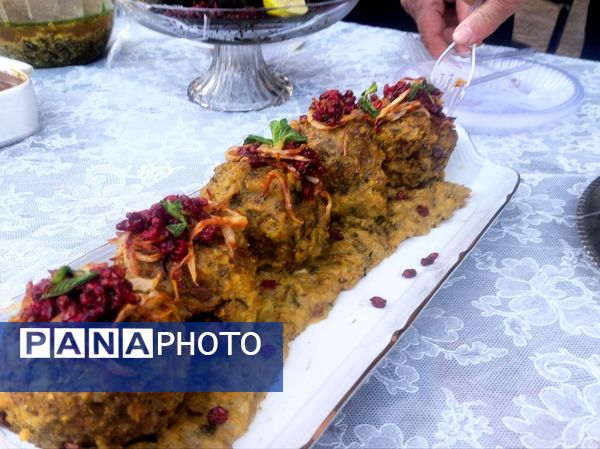 جشنواره غذای سالم و‌ معرفی غذاهای محلی در شهرستان بروجن