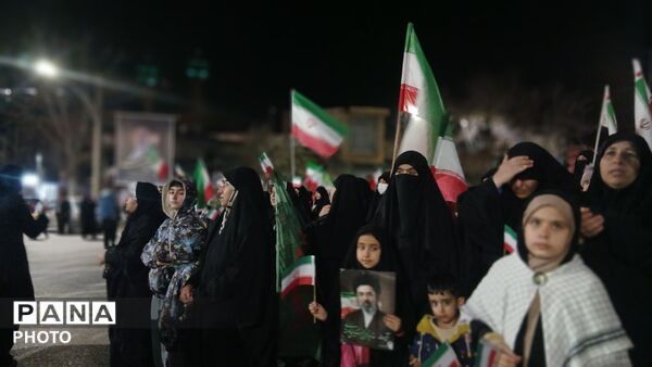 میدان با شما و خیابان ها با ما