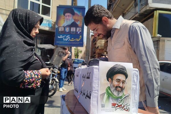 حضور اقشار مختلف مردم تهران در اربعین رهبر شهید انقلاب اسلامی 