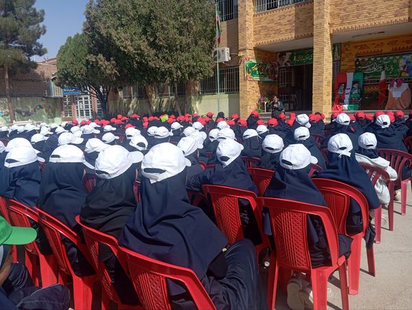 روایت گری جنگ تحمیلی هشت سال دفاع مقدس در دبیرستان دخترانه شاهد قدسیان 