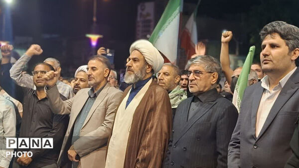 نود و هفت شب حضور حماسی و با شکوه مردم کوهدشت، در میدان امام خمینی(ره)