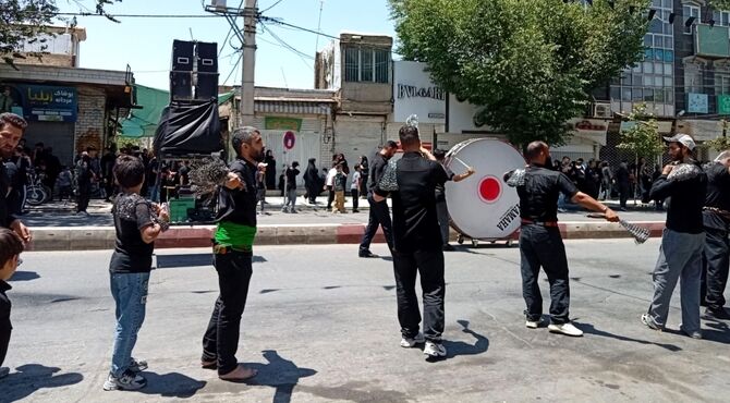 مردم الیگودرز،در سوگ علمدار کربلا به خیابان ها آمدند