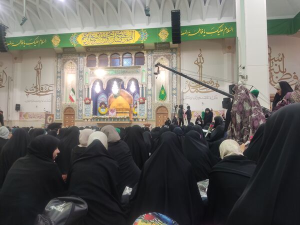 اجتماع دختران دانشجو در حرم مطهر حضرت معصومه (س) به مناسبت روز دختر  
