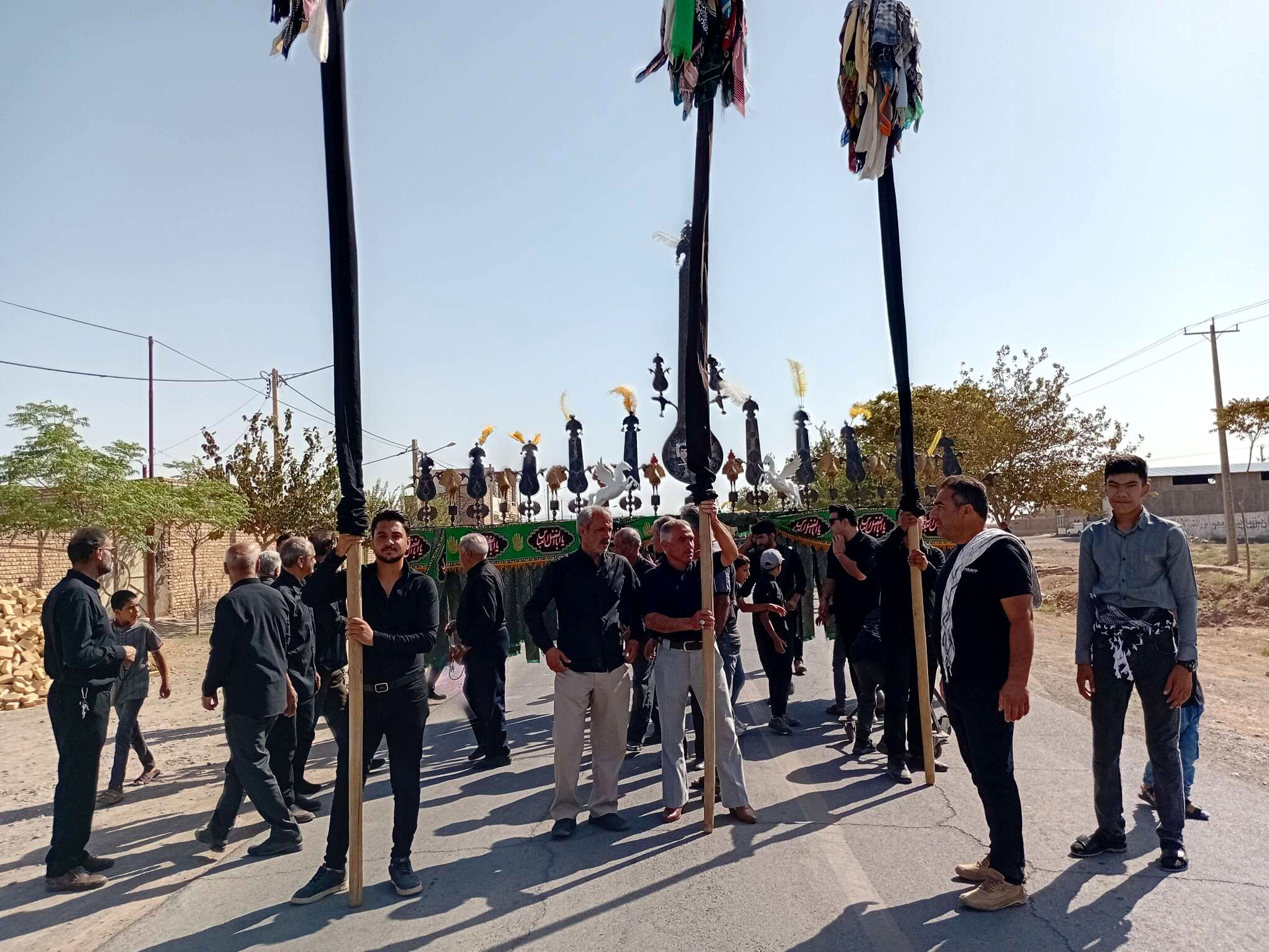 مراسم سینه زنی و علم گردانی در خلیل آباد
