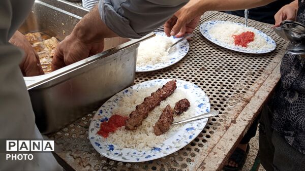 توزیع غذا در عید غدیر 