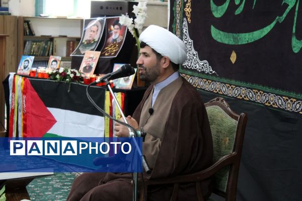 محفل انس با قرآن با حضور دانش‌آموزان سمنانی