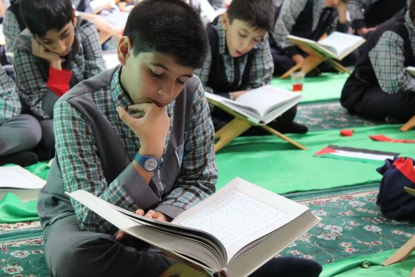 محفل انس با قرآن با حضور دانش‌آموزان سمنانی