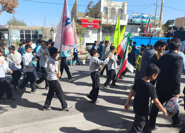 حضور پرشور دانش‌آموزان مدارس خاتم در راهپیمایی ۱۳ آبان 