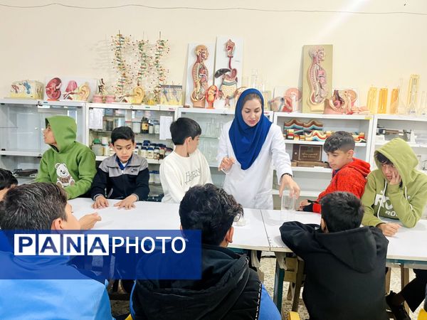 بازدید دانش‌آموزان مدرسه سما حاجی‌آباد از پژوهش‌سرای رازی در قالب طرح مهارت‌افزایی یارا