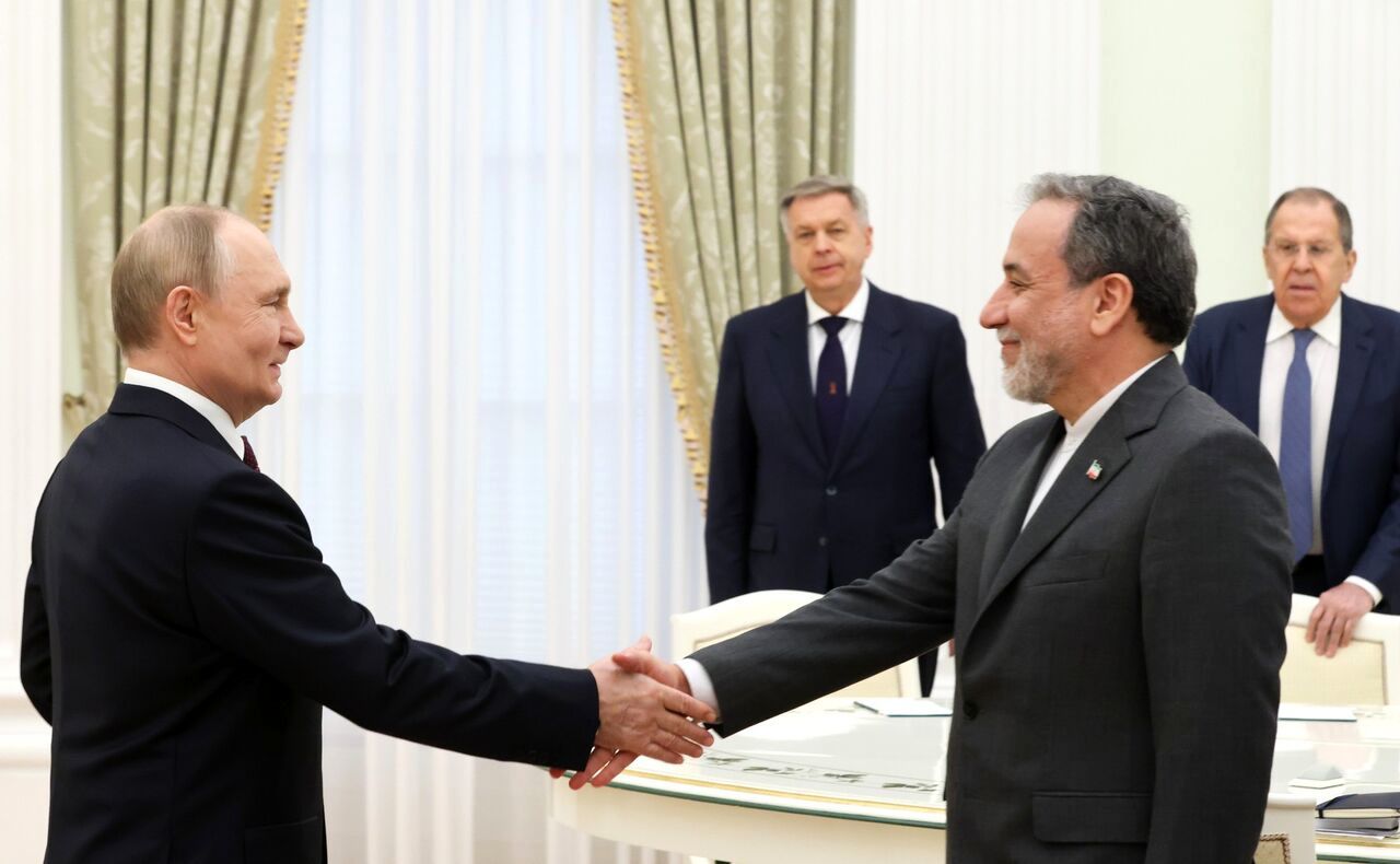 جمهوری اسلامی ایران در حال دفاع مشروع در مقابل حملات متجاوزان است