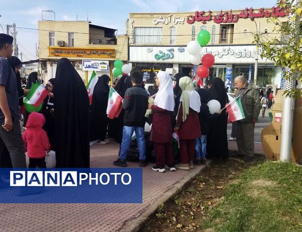 دختران آموزشگاه نوریه شهرستان جیرفت در راهپیمایی امروز