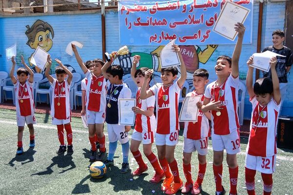مسابقات مینی فوتبال دانش‌آموزان دوره اول ودوم ابتدایی در بهارستان‌۲
