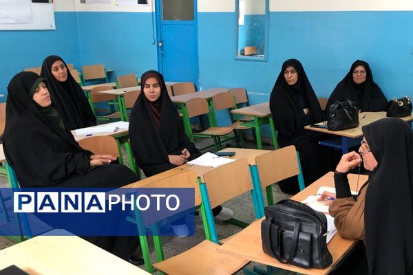 برگزاری کارگاه آموزشی اجتماعات یادگیری در دبستان پیامبر اکرم (ص) ناحیه دو شهرری 