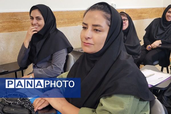 جلسه شورای معلمان دبیرستان نمونه دولتی ولایت