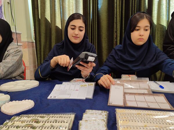 بازارچه و نمایشگاه هنرهای دستی آموزشگاه فاطمیه ملارد 